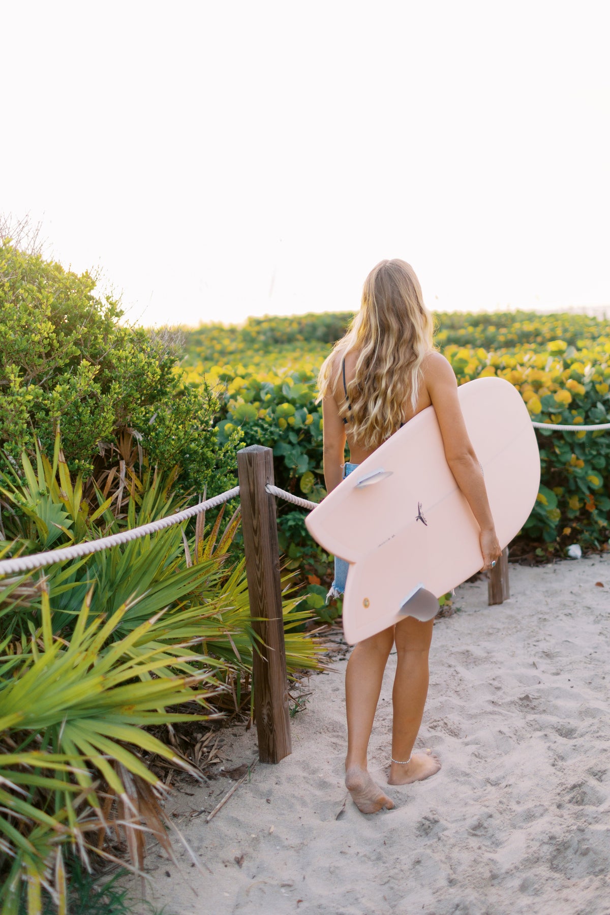 The Finlet Twin Fin Fish Surfboard– Peach EPS